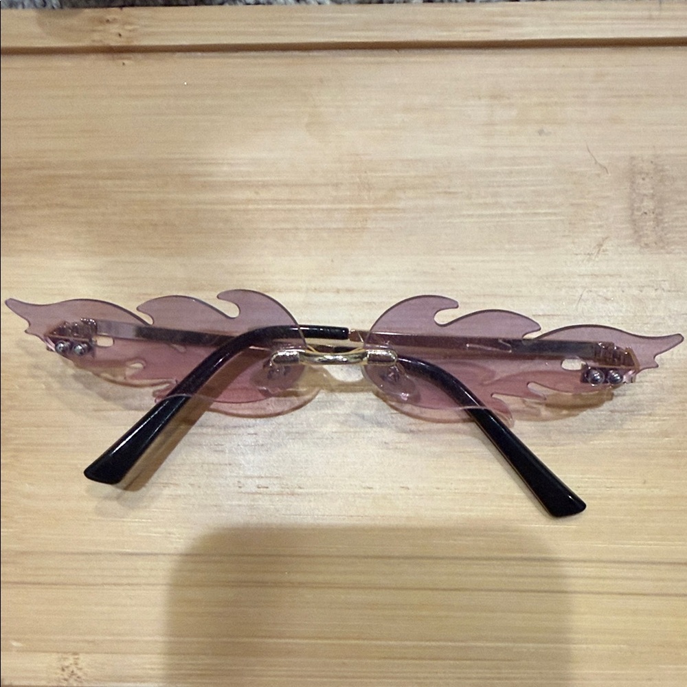 SHEIN Flame-Style Sunglasses in Pink and Black